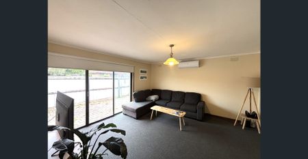 TWO BEDROOM UNIT IN A QUIET COURT - Photo 2