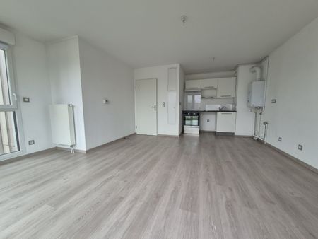Location Appartement 2 pièces 45m² WAMBRECHIES 59118 - Photo 4