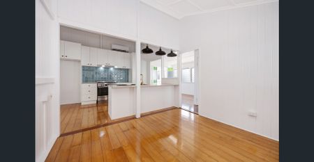 FULLY RENOVATED HIGHSET CLASSIC QUEENSLANDER - Photo 4