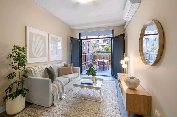 Super Sized One Bedroom Apartment - Photo 1