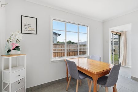 Warm and Welcoming Home - Photo 3