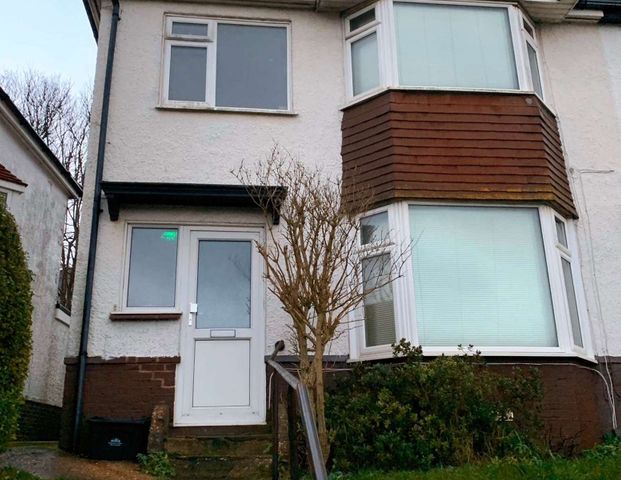 Nyetimber Hill Room C - Photo 1