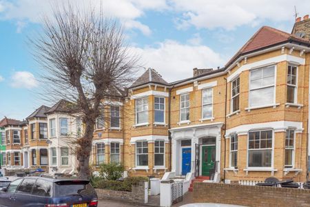 5 bedroom House To Let Total Size: 2067 SQ FT - Photo 3