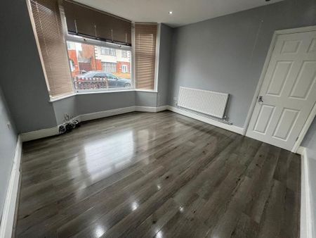 5 bedroom detached house to rent - Photo 4