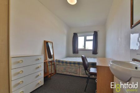 6 bedroom terraced house to rent - Photo 4