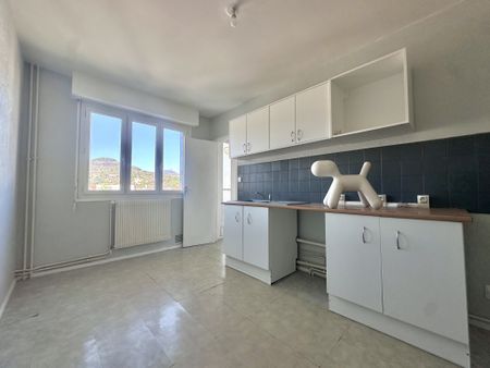 Location Appartement 4 pièces 80m² BEAUMONT 63110 - Photo 2