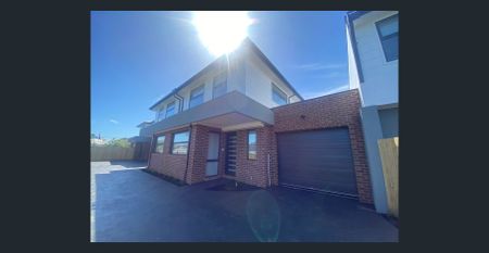 Townhouse in central location - Photo 2