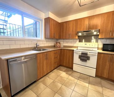 4.5 Dispo LONGUEUIL MEUBLÉ & ÉLECTRO - Photo 2