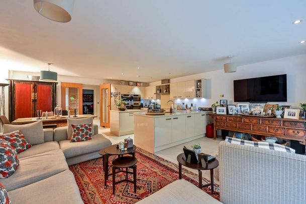 5 bedroom semi-detached house to rent - Photo 1