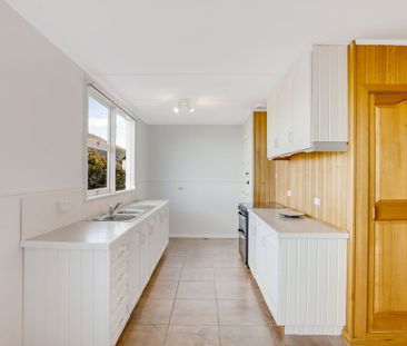 Large Family Home - Photo 3