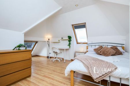 5 bedroom semi-detached house to rent - Photo 2