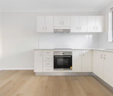 Exquisitely renovated Apartment with a leafy outlook - Photo 4