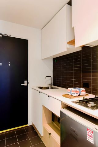 Large west Studio - Photo 2