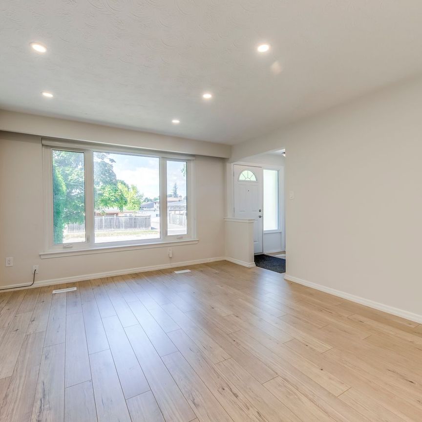 For Lease - 1867 Sandgate Crescent Unit# Upper, Mississauga, Ontario - Photo 1
