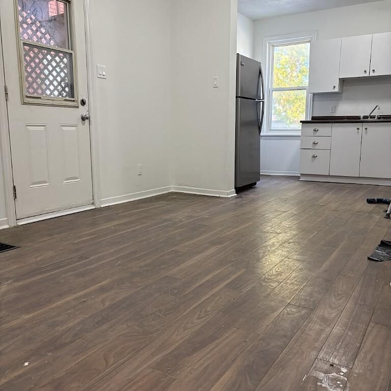 Amazing Affordable Renovated 2-Bedroom Unit for Rent, Preston Street downtown Ottawa. Fantastic location! Steps away f - Photo 1