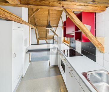 LIGHT-FLOODED WITH HIGH CEILINGS - Photo 2