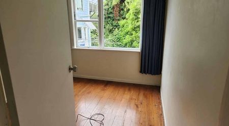 Well Located 3 Bedroom Flat - Photo 2