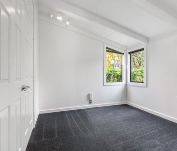 Sun, Space & Flexibility - Photo 3