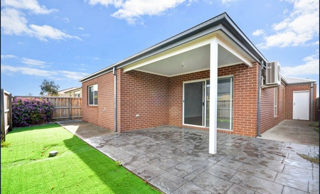 Perfect 4-Bedroom Family Home with Unbeatable Location! - Photo 4