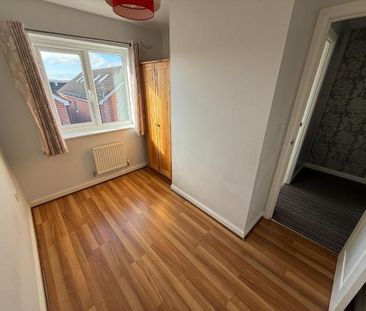 3 bedroom end of terrace house to rent - Photo 3