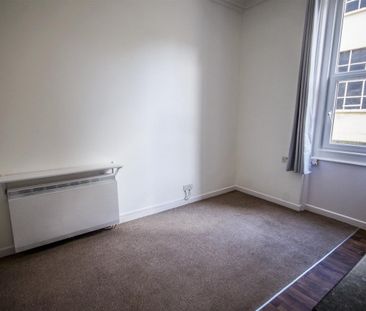 35 Long Street, Dursley - Photo 2