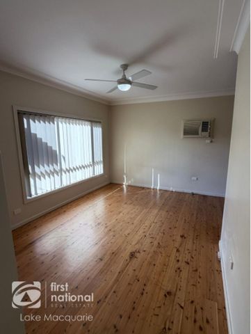 NEAT & TIDY 3-BEDROOM HOME - Photo 4