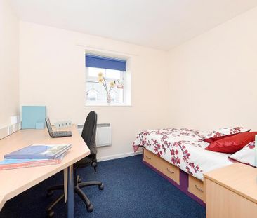 1 bedroom in a flat share to rent - Photo 3