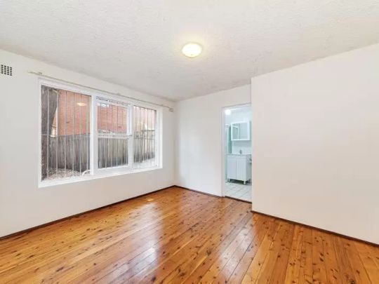 Apartment with 1 bedroom & 1 bathroom - Photo 1