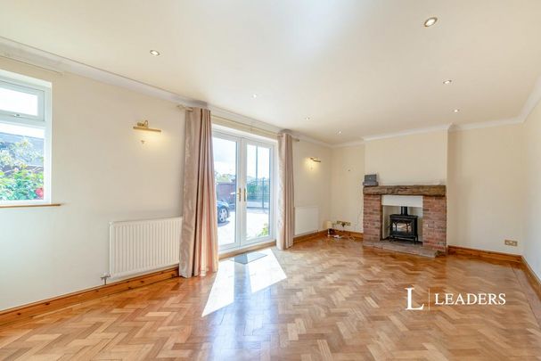 4 bedroom detached house to rent - Photo 1
