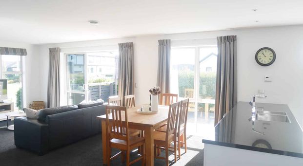 WIGRAM - 3 BEDROOMS, 2 BATHROOMS, HEATPUMP, DOUBLE INTERNAL ACCESS GARAGE - Photo 1