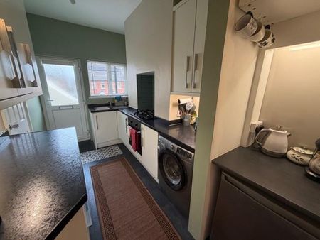 2 bedroom apartment to rent - Photo 5