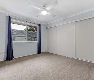 Spacious 4-Bedroom Family Home in a Fantastic Location!* - Photo 1