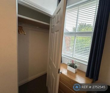 1 bedroom in a house share to rent - Photo 1