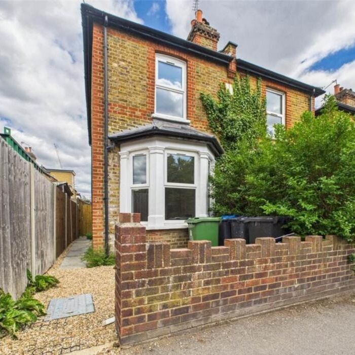 3 bedroom semi-detached house to rent - Photo 1