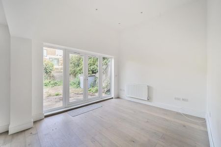 3 bedroom apartment to rent - Photo 2