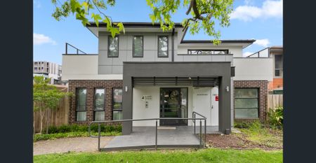 Boutique and Luxurious in the heart of Oakleigh - Photo 2