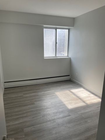 Mid-rise apartment building in Centretown - One-month free rent on 12-month lease! - Photo 5