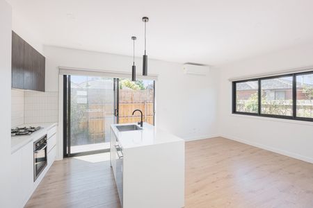 2/1 Taylors Avenue, Reservoir VIC 3073 - Photo 5