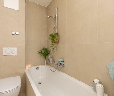 "Modern living guaranteed!" - Photo 6