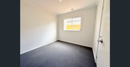 Brand new Stylish and Spacious 4 Bedroom Home - Photo 5
