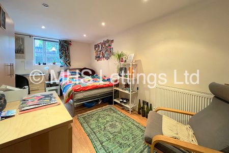 6 Bedroom Mid Terraced House for rent in Hessle Terrace - Photo 3