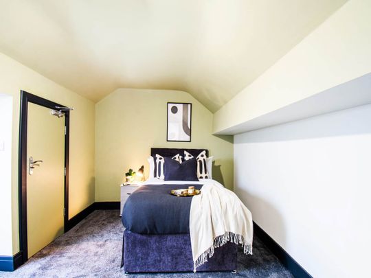 Woodville Mount (room 6), Middleton Park, Leeds - Photo 1