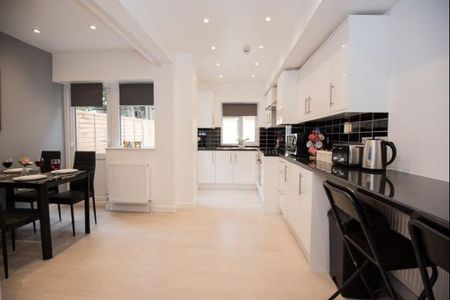 1 bedroom in a house share to rent - Photo 5