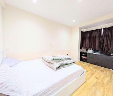 Queensbury Road, London, NW9 - Photo 3