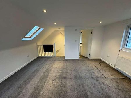 Harrogate Road, Watford, WD19 - Photo 2