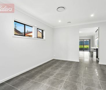 Quality Four Bedroom Duplex - Pet Friendly - Photo 2