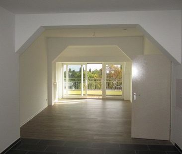 sanierte bzw. renovierte 3 Zimmer DG Wohnung in Adlershof mit Dachterrasse, offener Küche, Badewanne + Dusche - Photo 4