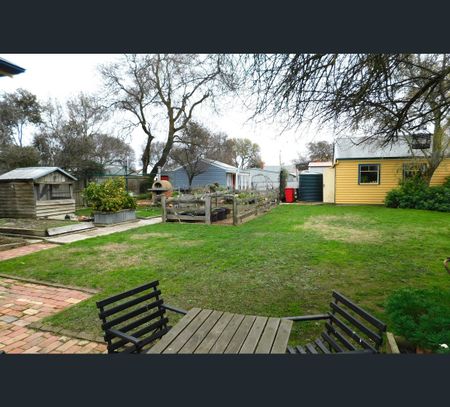 121 Crompton Street, Soldiers Hill, Vic 3350 - Photo 3