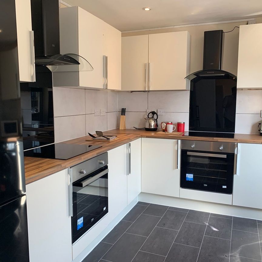 Room in a Shared House, Oxford Street, W1C - Photo 2