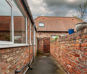 2 bedroom terraced house to rent - Photo 3